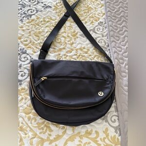 Lululemon Multi pocket crossbody bag 2L black